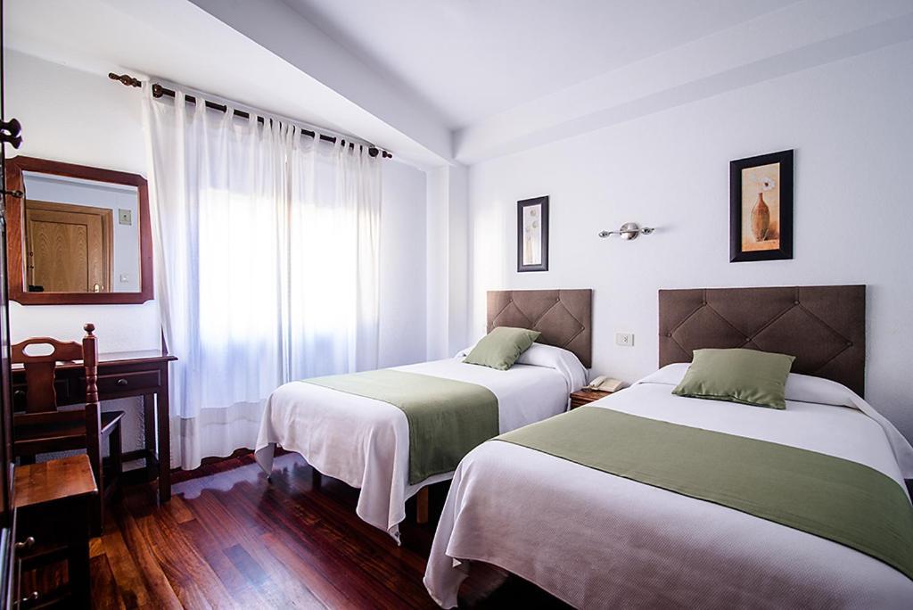 Hotel La Rambla Biescas  Exterior photo