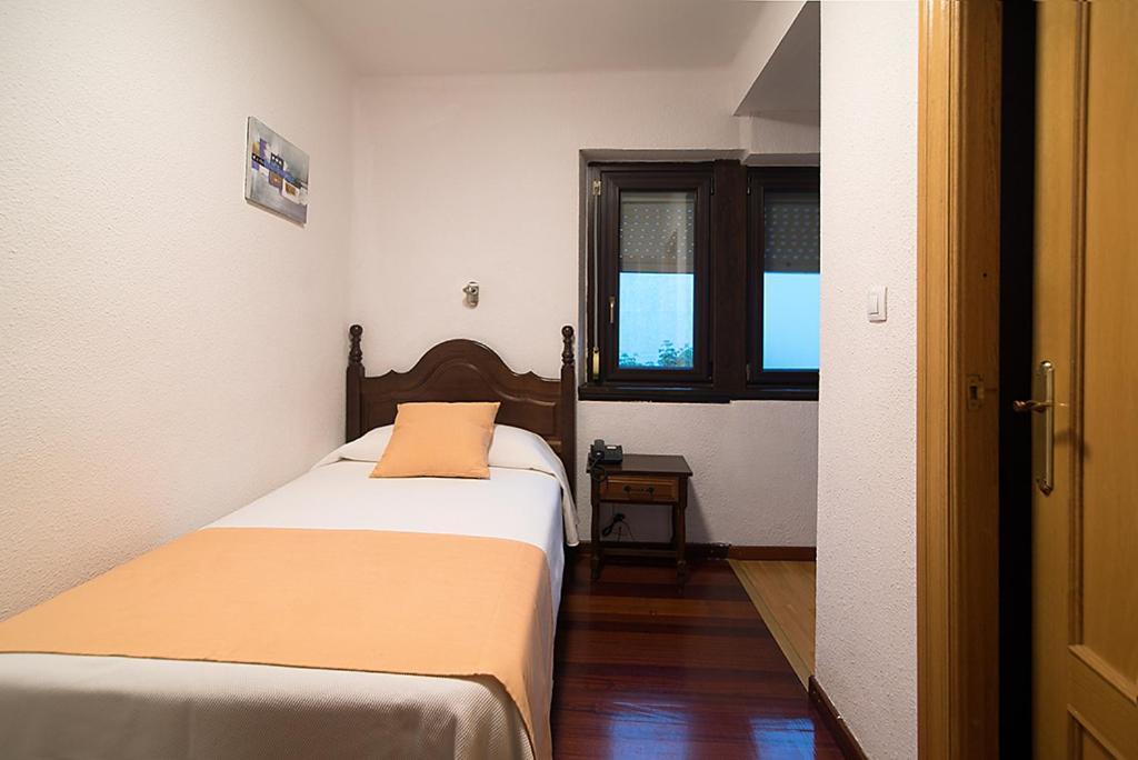 Hotel La Rambla Biescas  Exterior photo